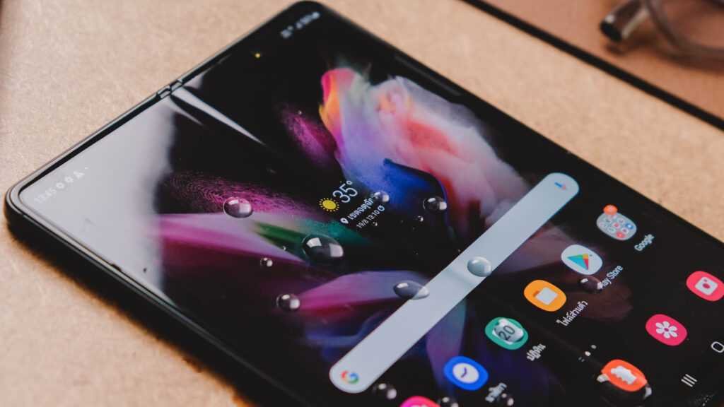 Samsung Galaxy Fold 5 vs Other Foldable Devices: How does Samsung's Galaxy Fold 5 compare to other foldable devices in the market?